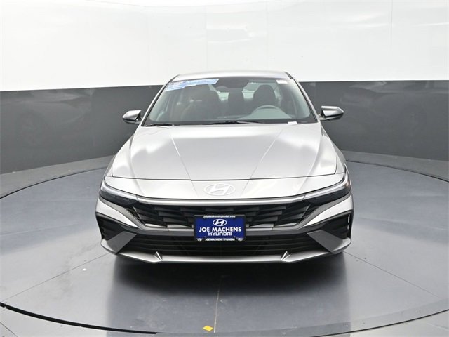 New 2025 Hyundai Elantra SEL image 3