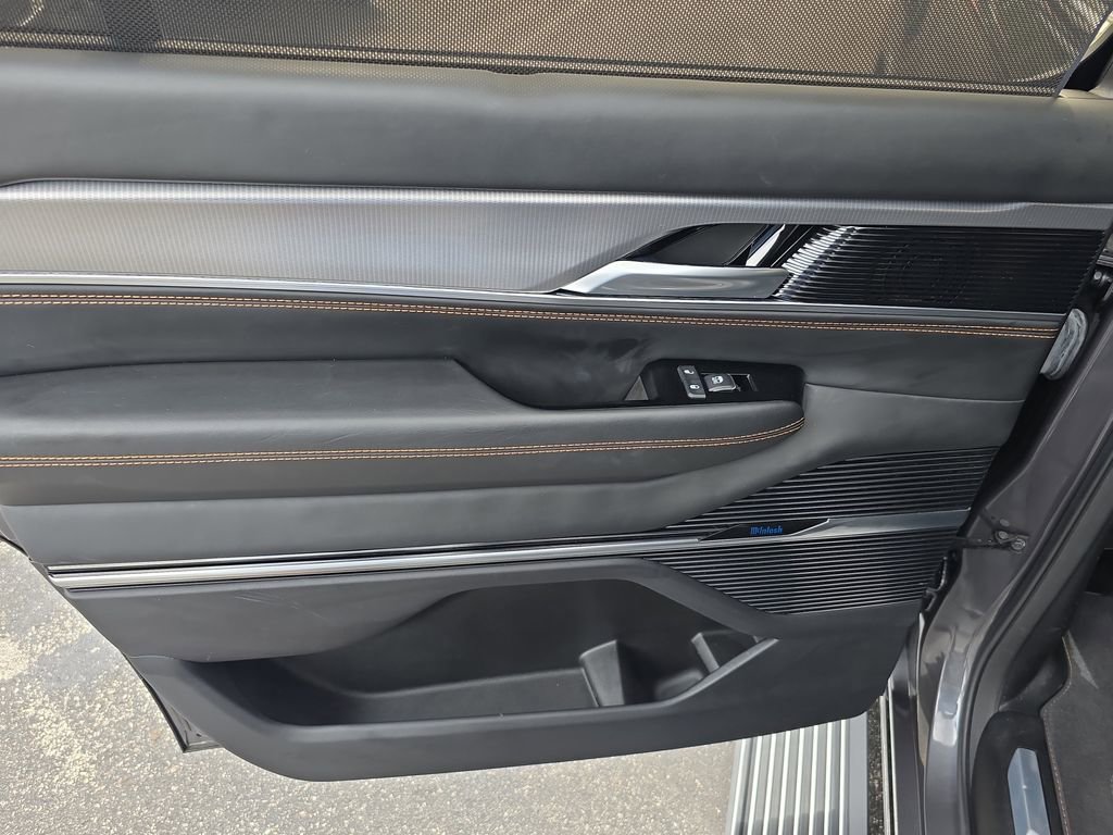 Used 2023 Jeep Grand Wagoneer Series III image 12