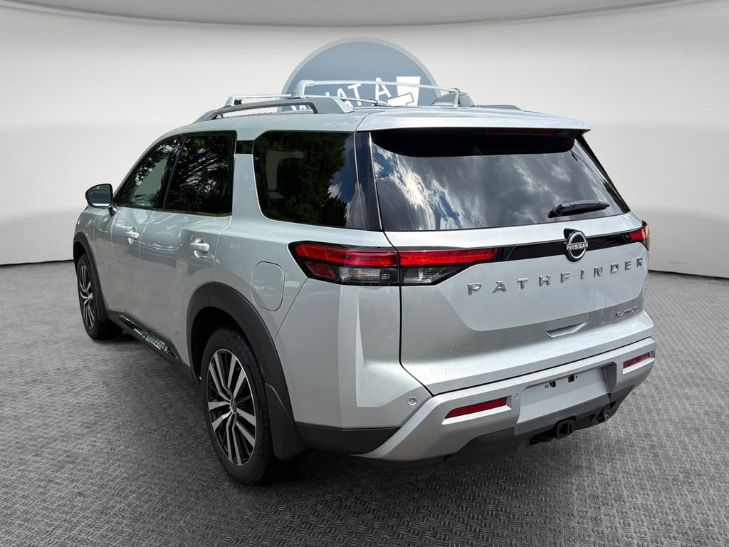 Used 2025 Nissan Pathfinder Platinum FWD image 6