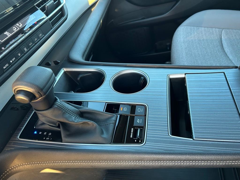 Used 2025 Toyota Sienna LE image 18