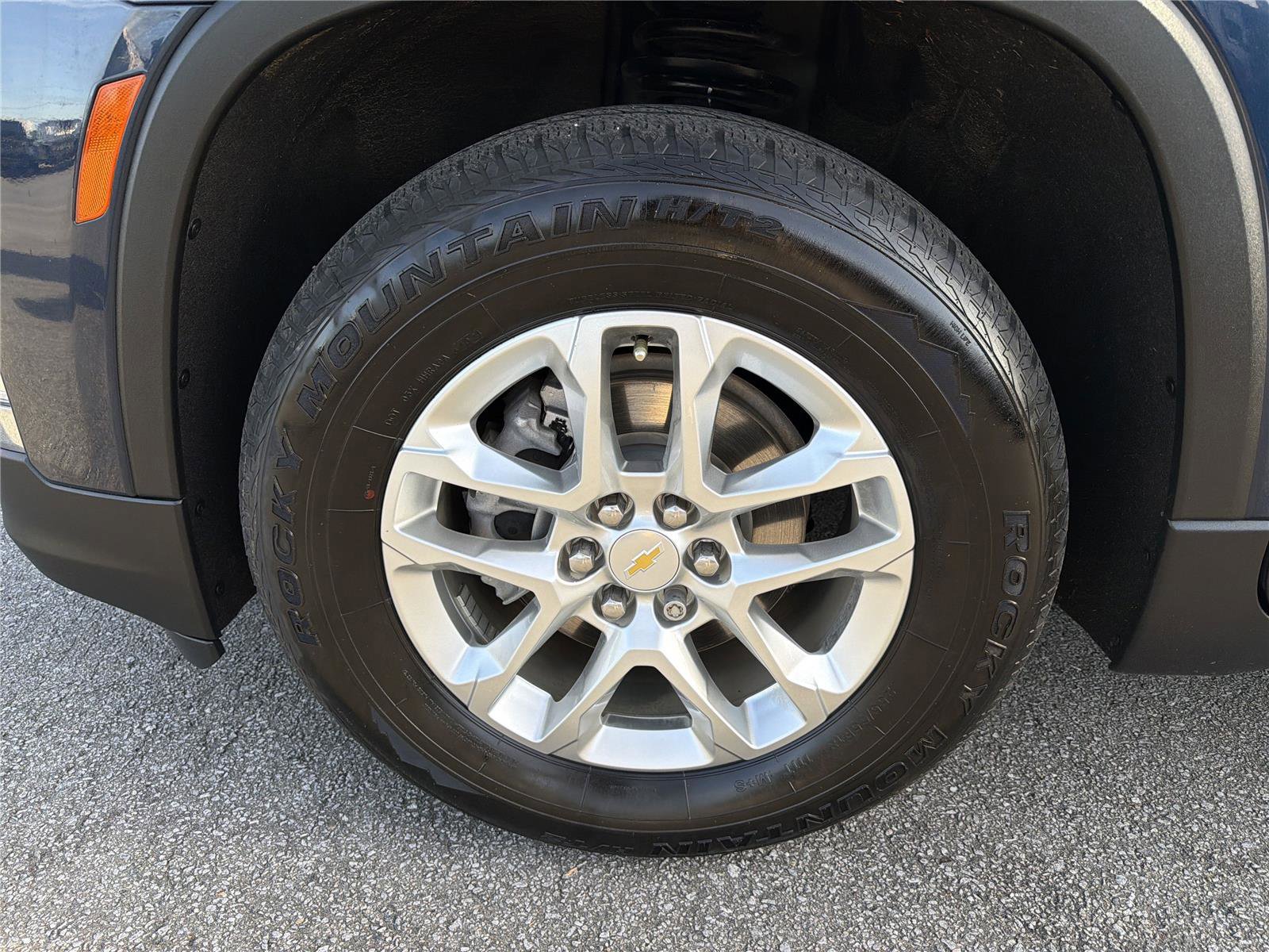 Used 2022 Chevrolet Traverse LS FWD image 10