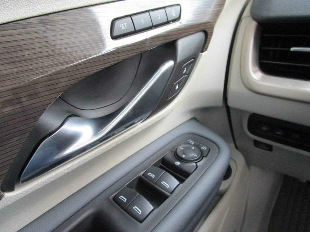 Used 2024 GMC Terrain Denali w/ Denali Premium Package AWD/4WD image 41