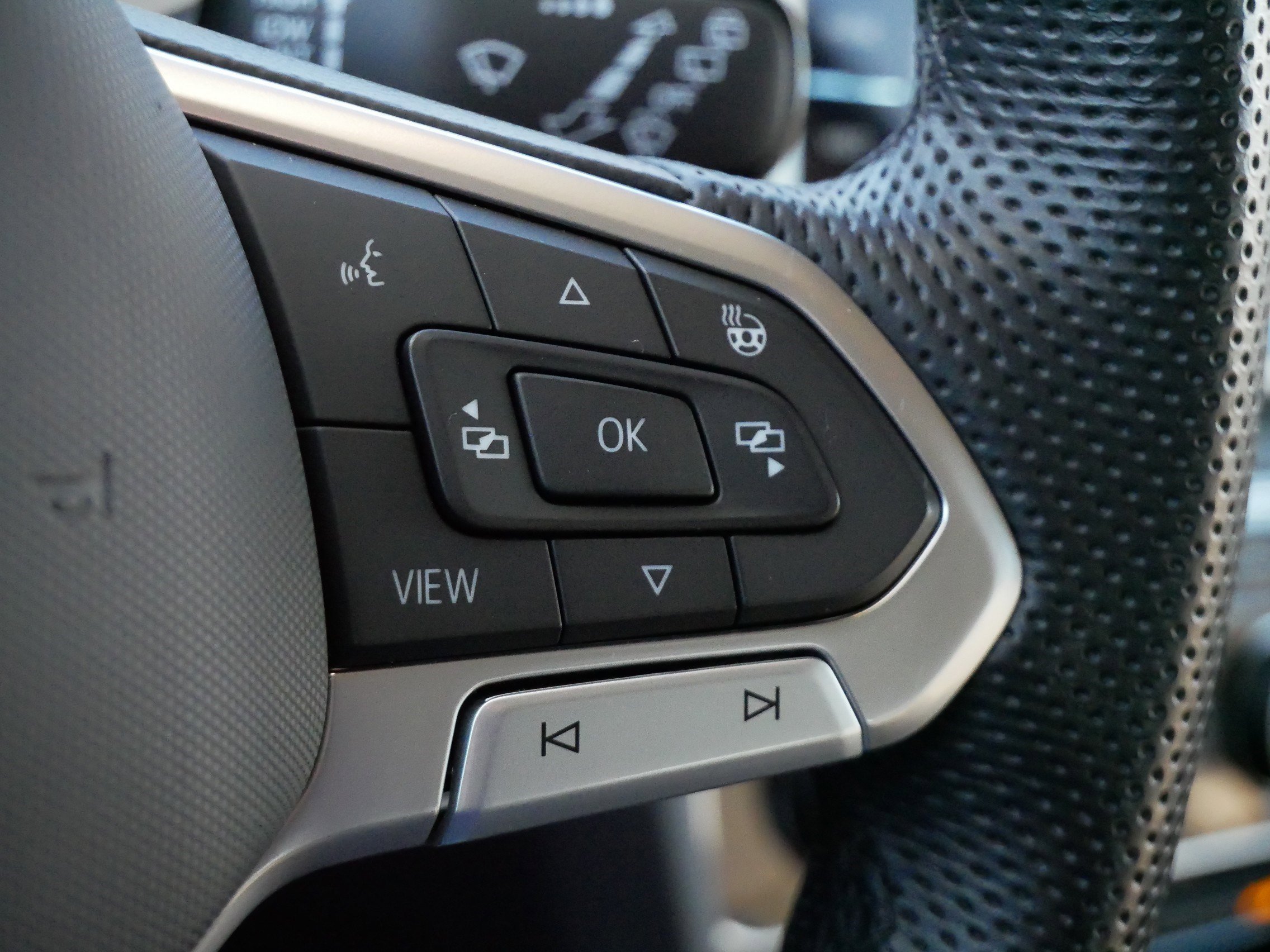 Certified 2023 Volkswagen Atlas SEL R-Line image 25