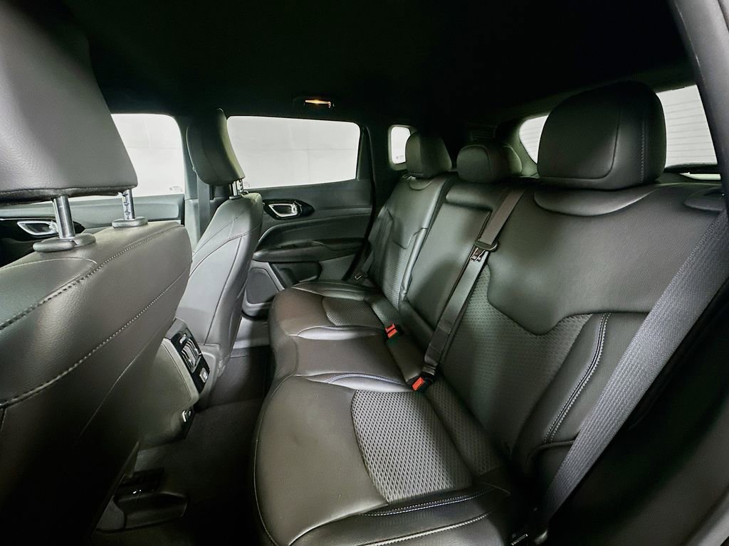 Used 2026 Jeep Compass Latitude image 14