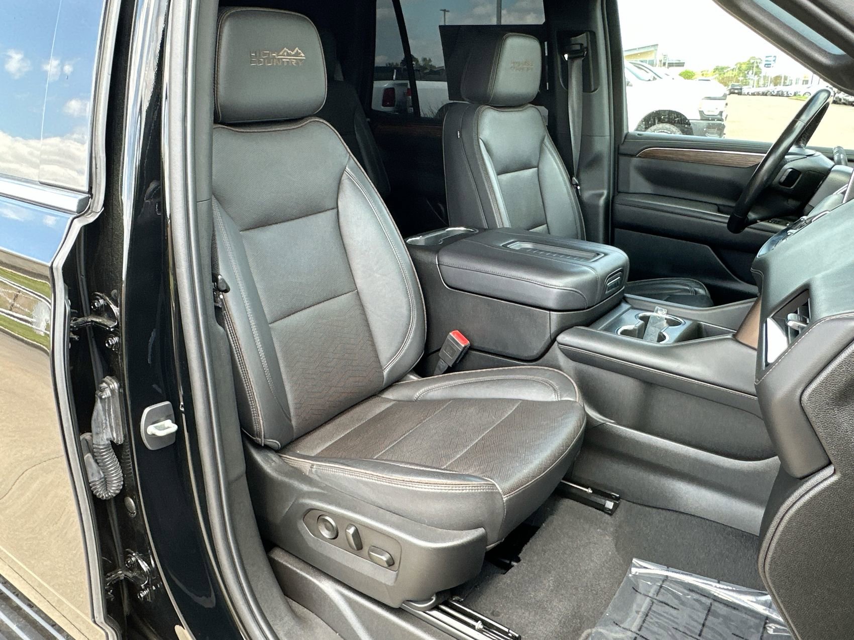 Used 2023 Chevrolet Tahoe High Country image 25