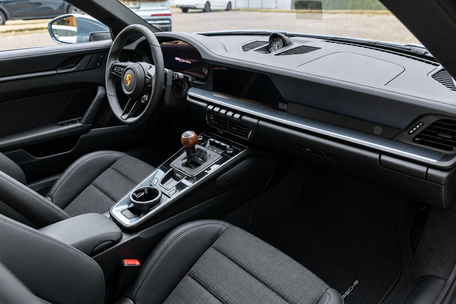 Used 2025 Porsche 911 Carrera RWD image 16