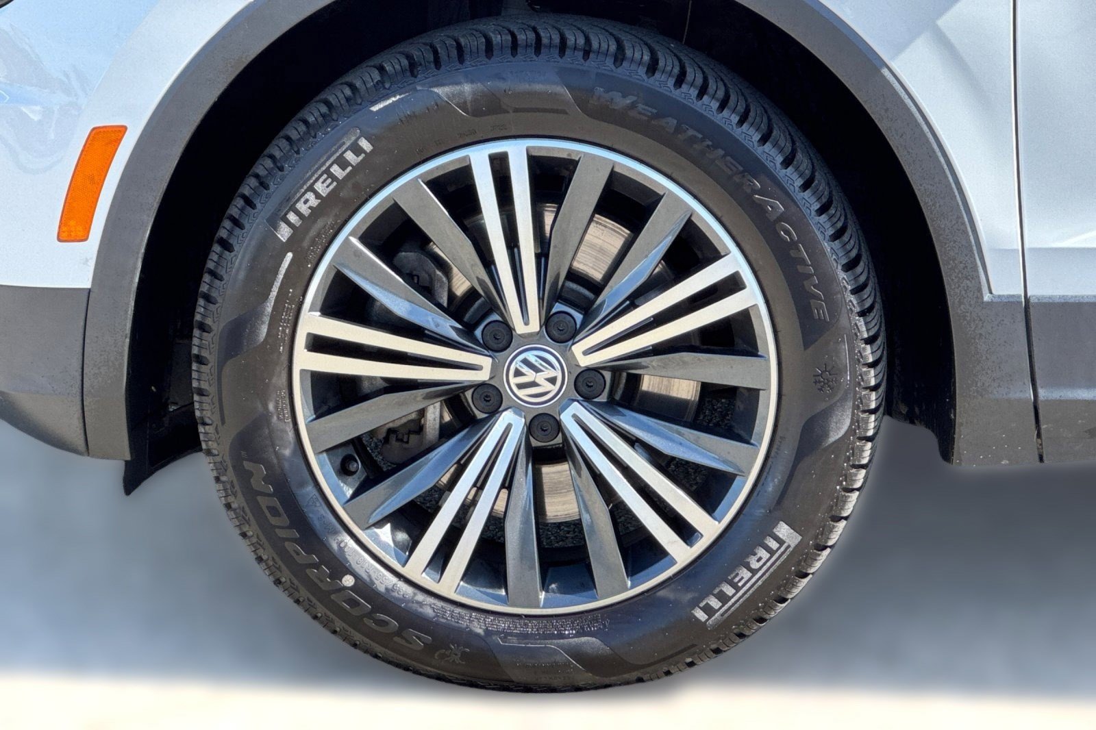 Used 2018 Volkswagen Tiguan SEL AWD/4WD image 10