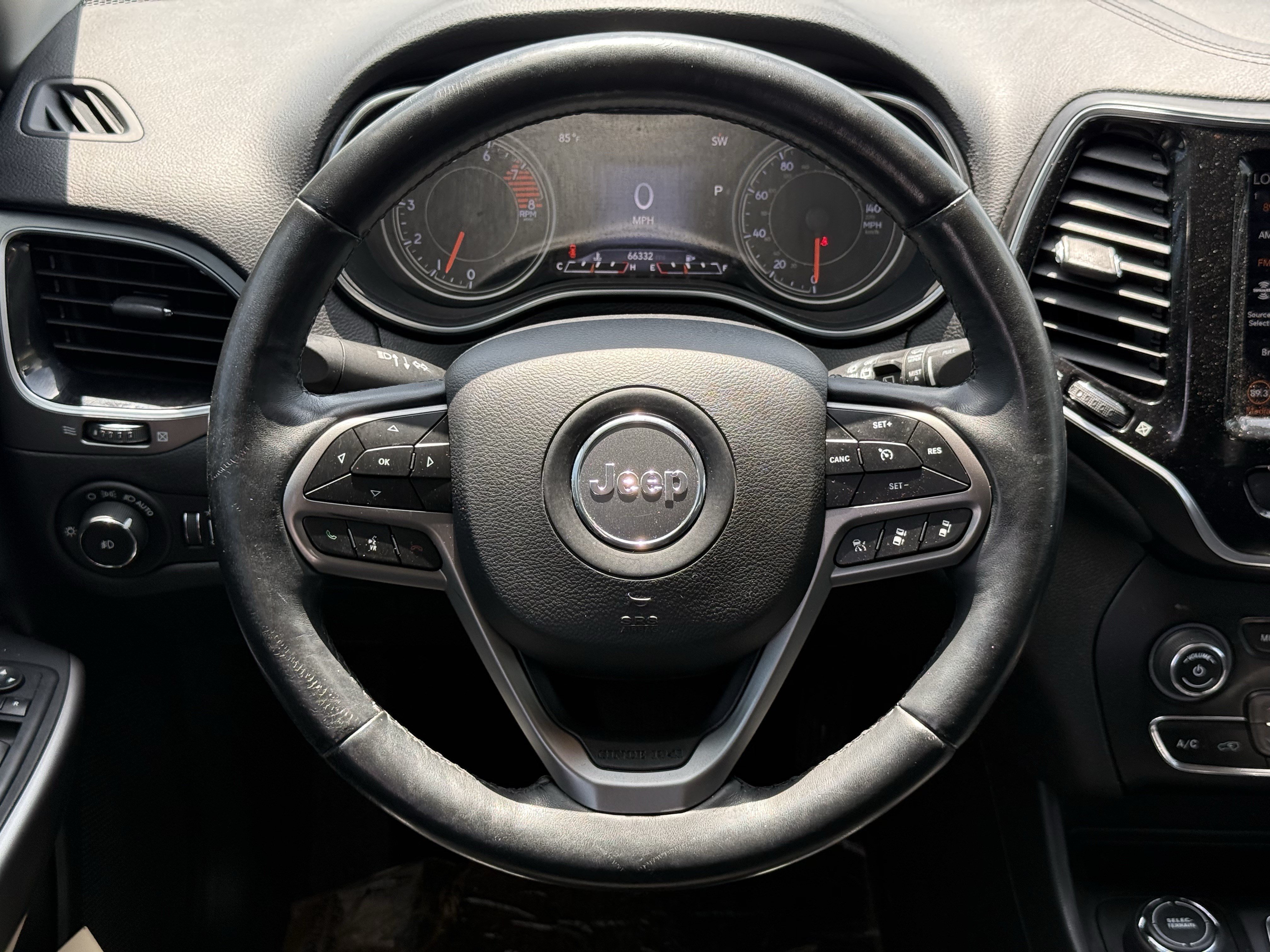 Used 2019 Jeep Cherokee Limited w/ Technology Group AWD/4WD image 15
