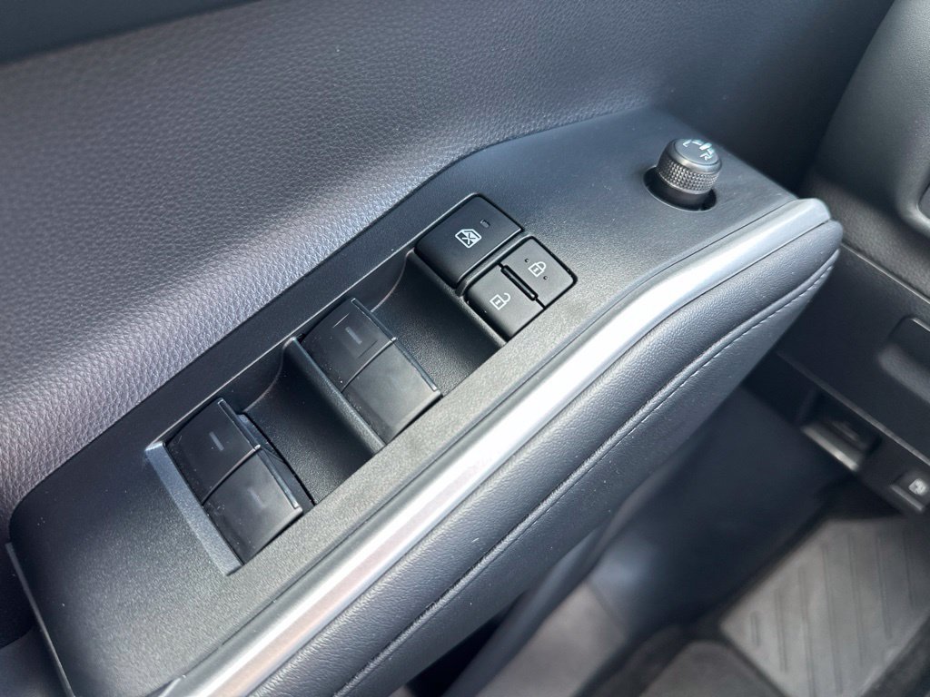 Used 2025 Toyota Highlander XSE AWD/4WD image 14