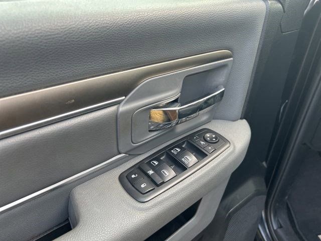 Used 2017 RAM 1500 Classic SLT w/ SLT Plus D￩cor Group AWD/4WD image 13