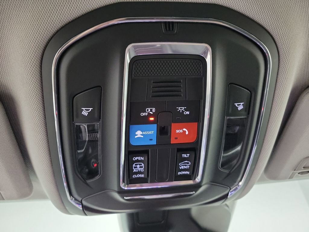 Used 2024 Jeep Grand Cherokee Laredo X image 49