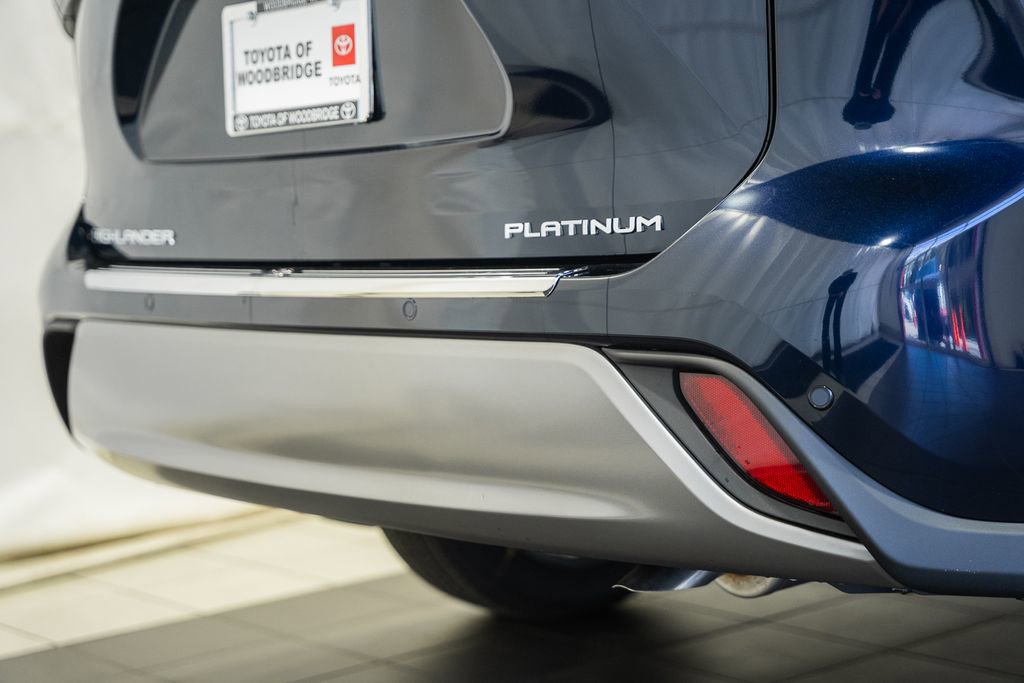 New 2026 Toyota Highlander Platinum image 9
