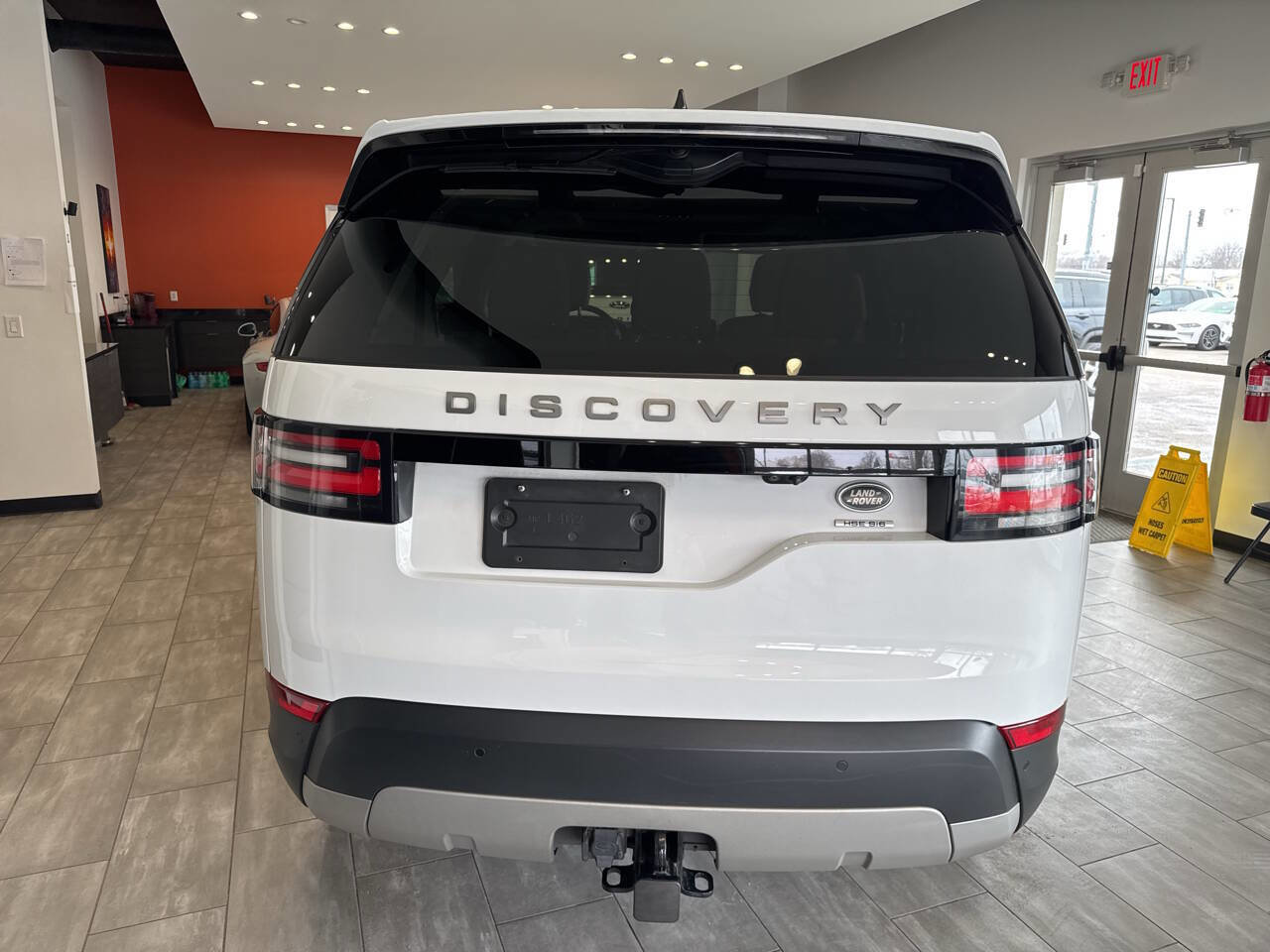 Used 2017 Land Rover Discovery HSE image 15