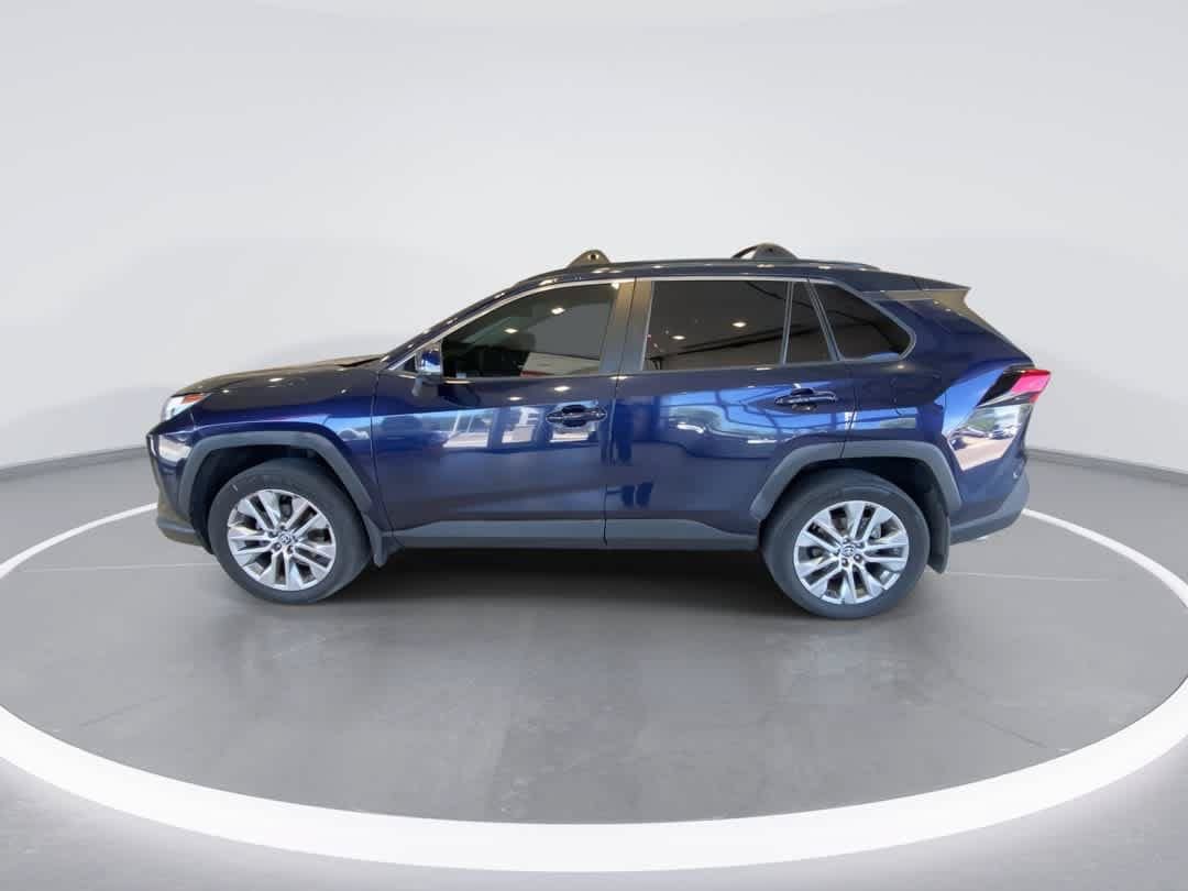 Used 2022 Toyota RAV4 XLE Premium AWD/4WD image 5