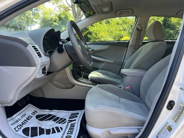 Used 2010 Toyota Corolla LE w/ All Weather Guard Pkg FWD image 11