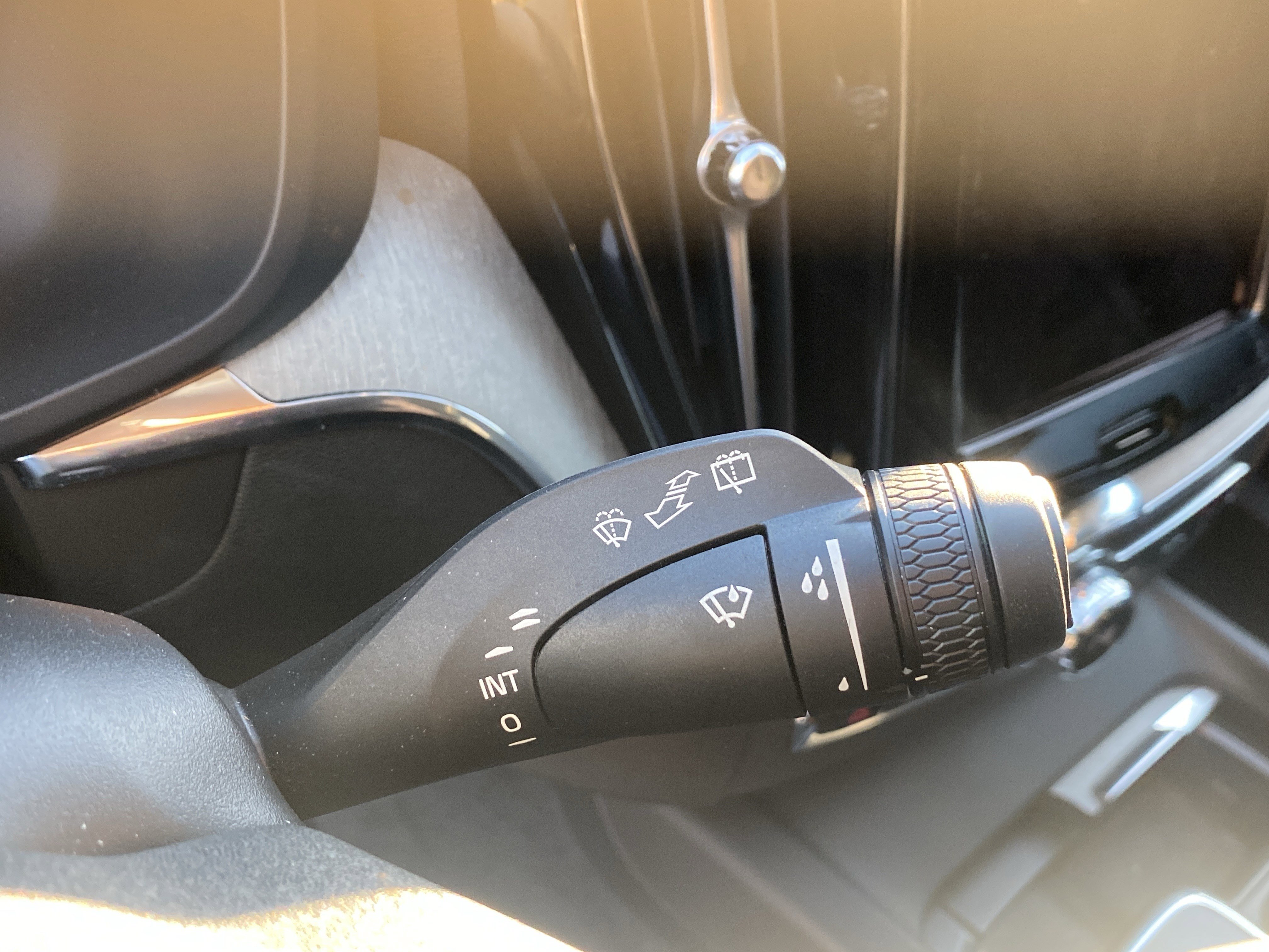 Used 2025 Volvo XC60 B5 Plus image 22