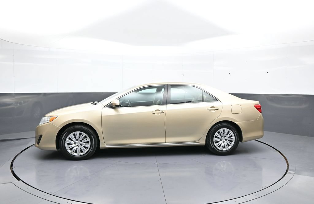 Used 2012 Toyota Camry LE FWD image 9