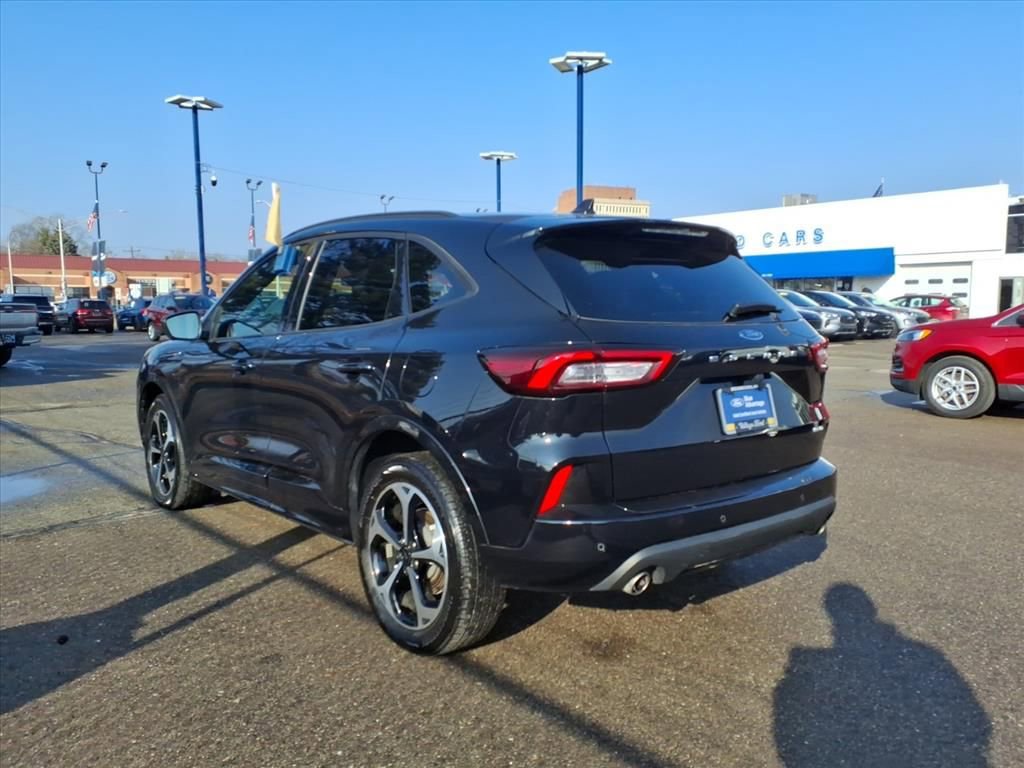 Certified 2024 Ford Escape ST-Line Select w/ Tech Pack #2 image 9