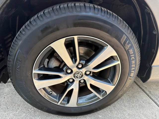 Used 2018 Toyota RAV4 XLE AWD/4WD image 37