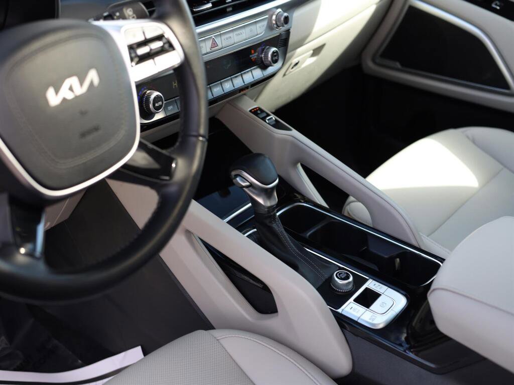Used 2022 Kia Telluride S image 8