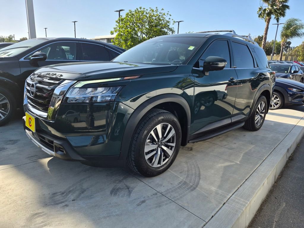 Used 2023 Nissan Pathfinder SL FWD image 2
