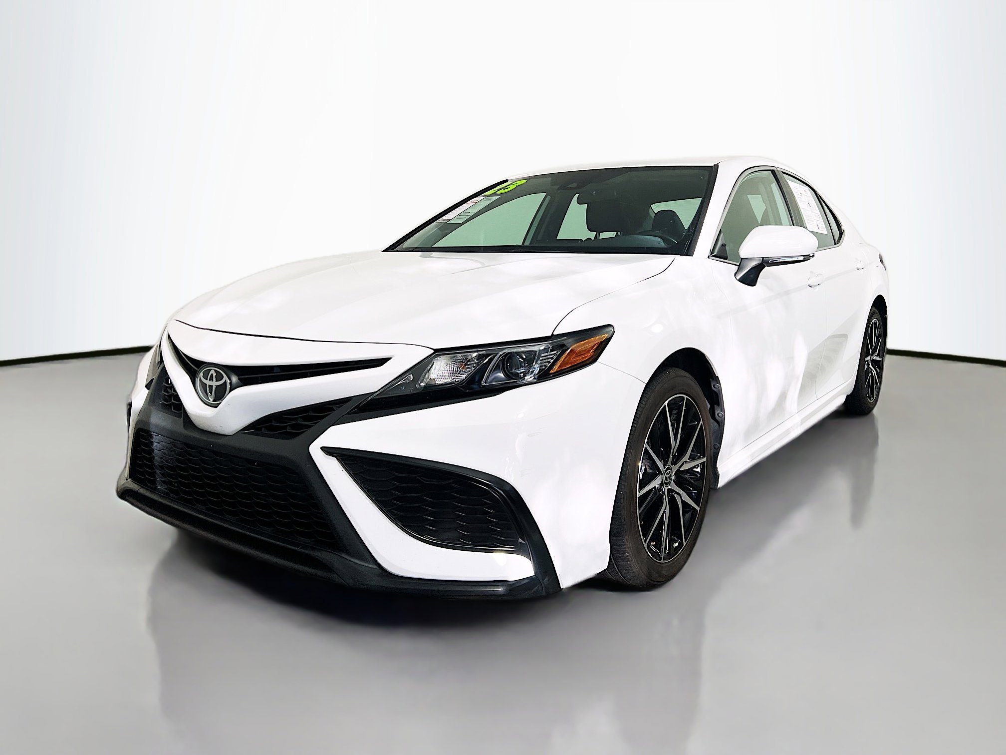 Used 2023 Toyota Camry SE image 10