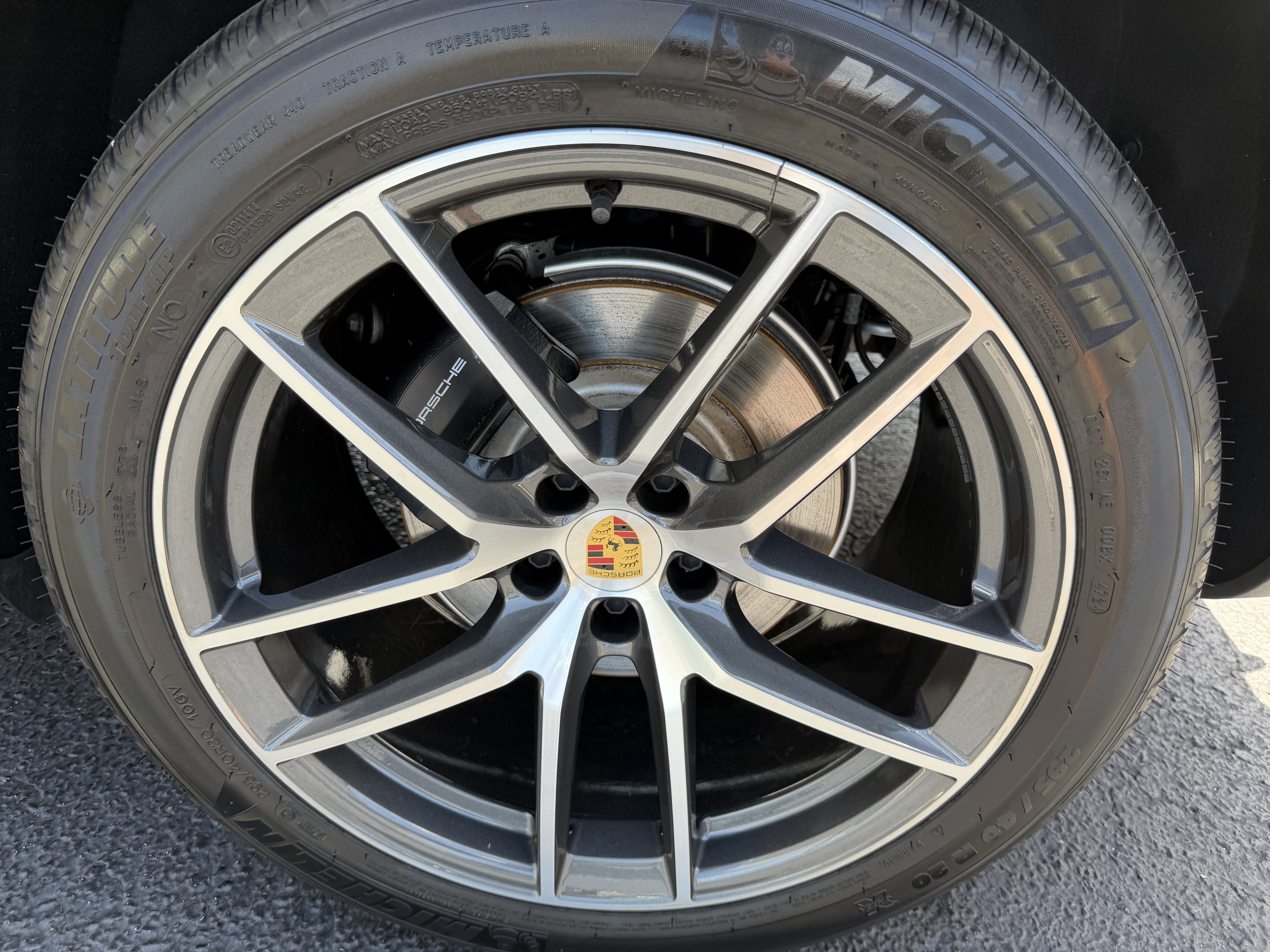 Certified 2025 Porsche Macan image 11