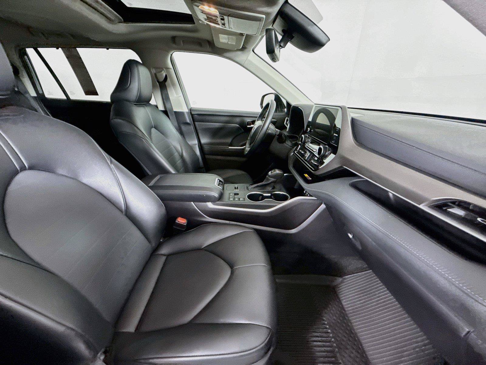 Certified 2025 Toyota Highlander XLE FWD image 46