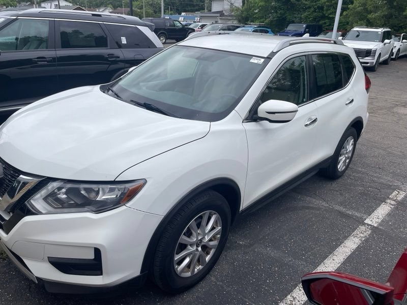 Used 2017 Nissan Rogue SV FWD image 2