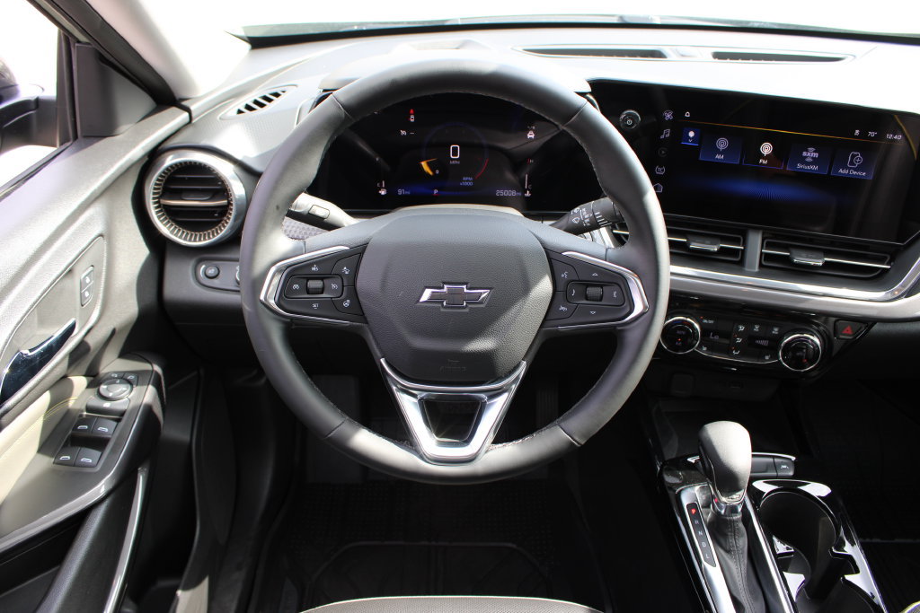 Used 2025 Chevrolet Trax ACTIV w/ Sunroof Package FWD image 40