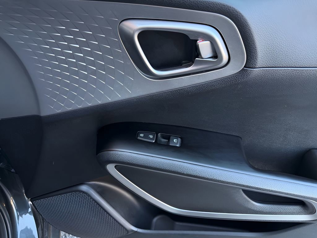 Used 2022 Kia Soul LX w/ Technology Package image 30