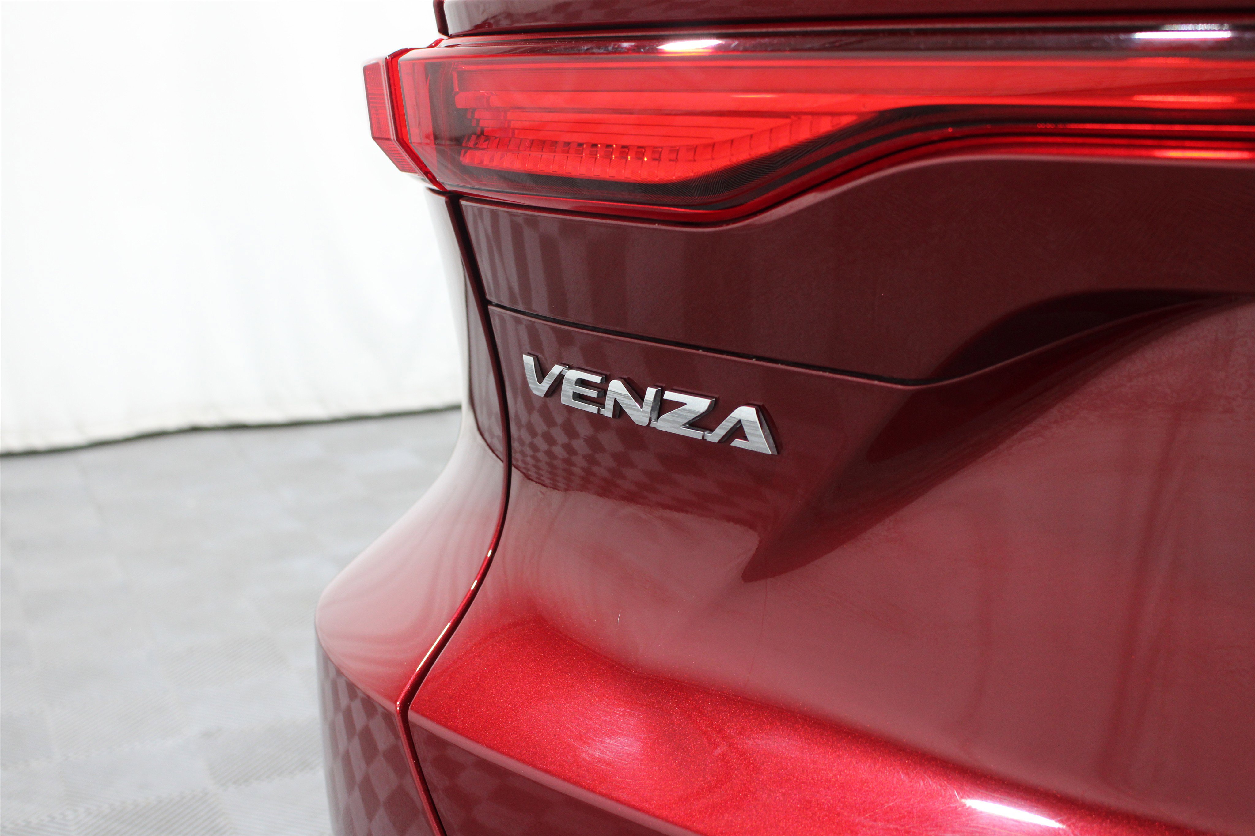Used 2021 Toyota Venza Limited AWD/4WD image 30