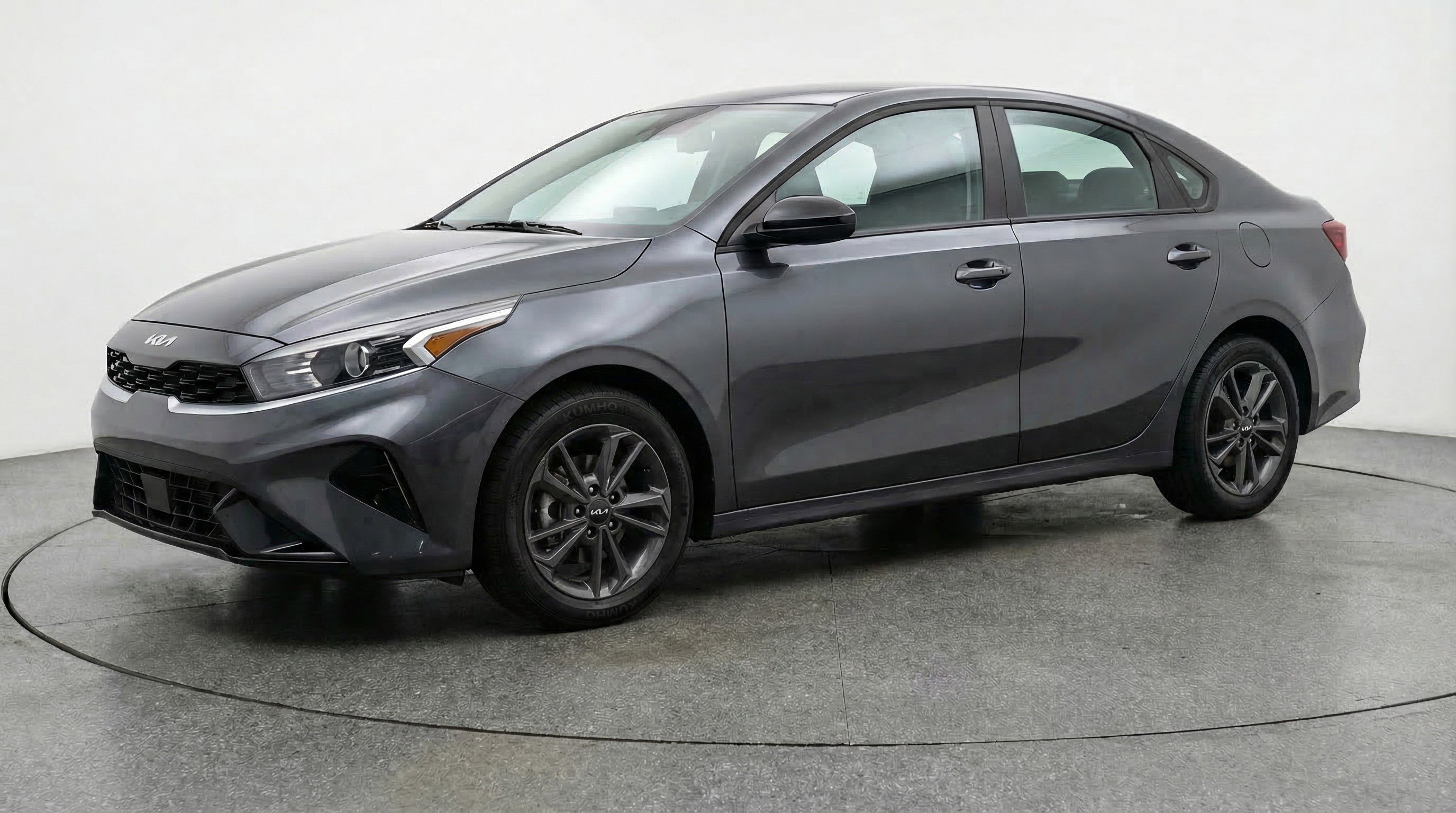 Used 2024 Kia Forte LXS image 3