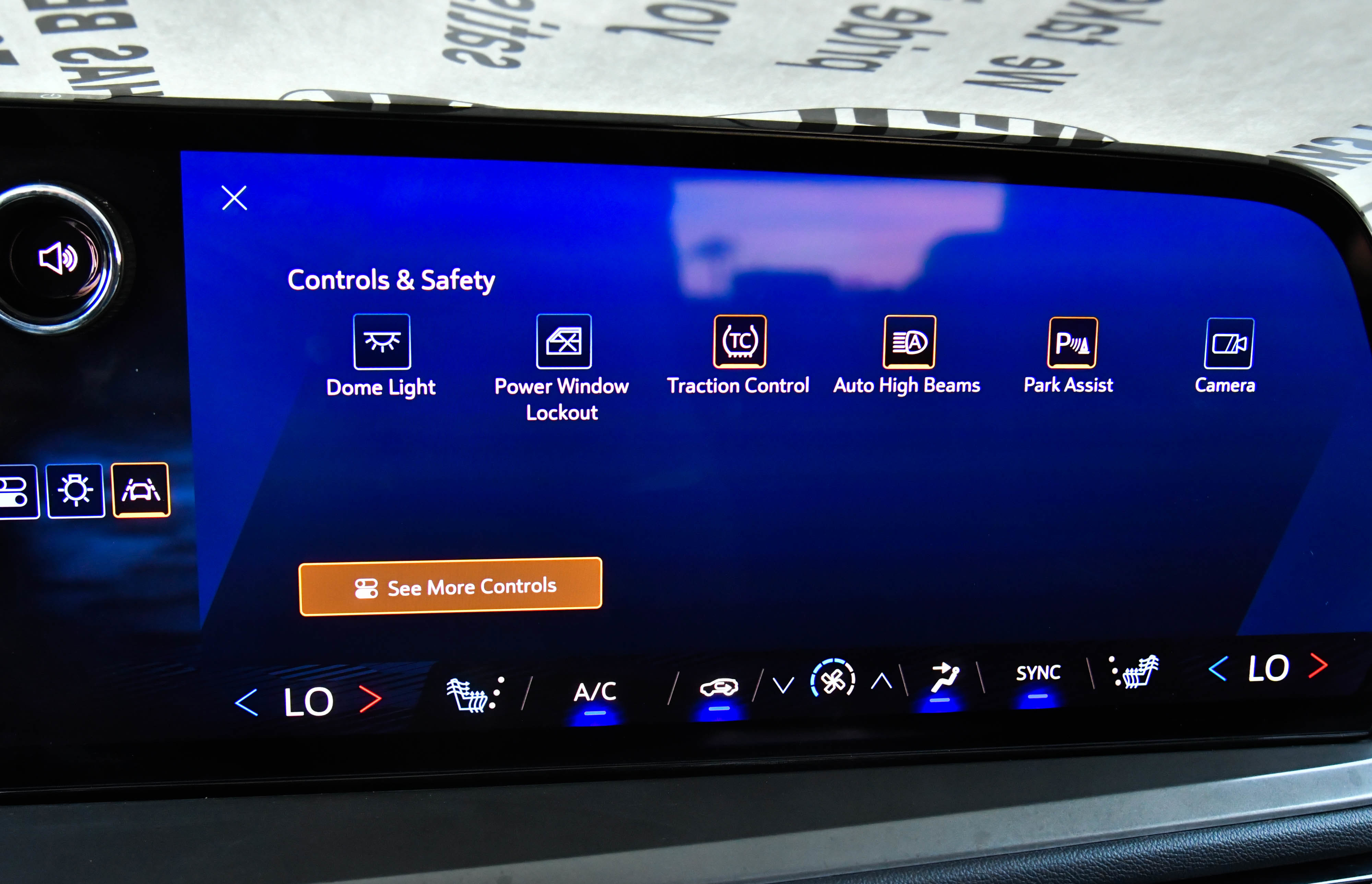 Used 2024 Chevrolet Traverse LT image 31