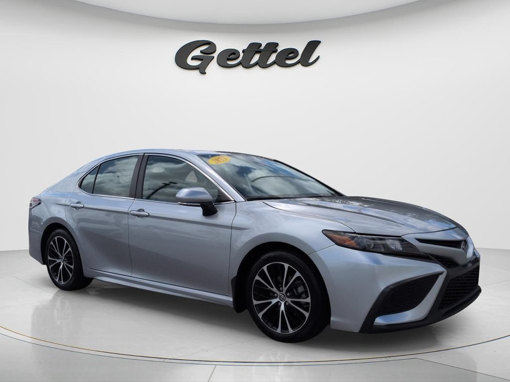 Used 2023 Toyota Camry SE w/ Convenience Package FWD image 3