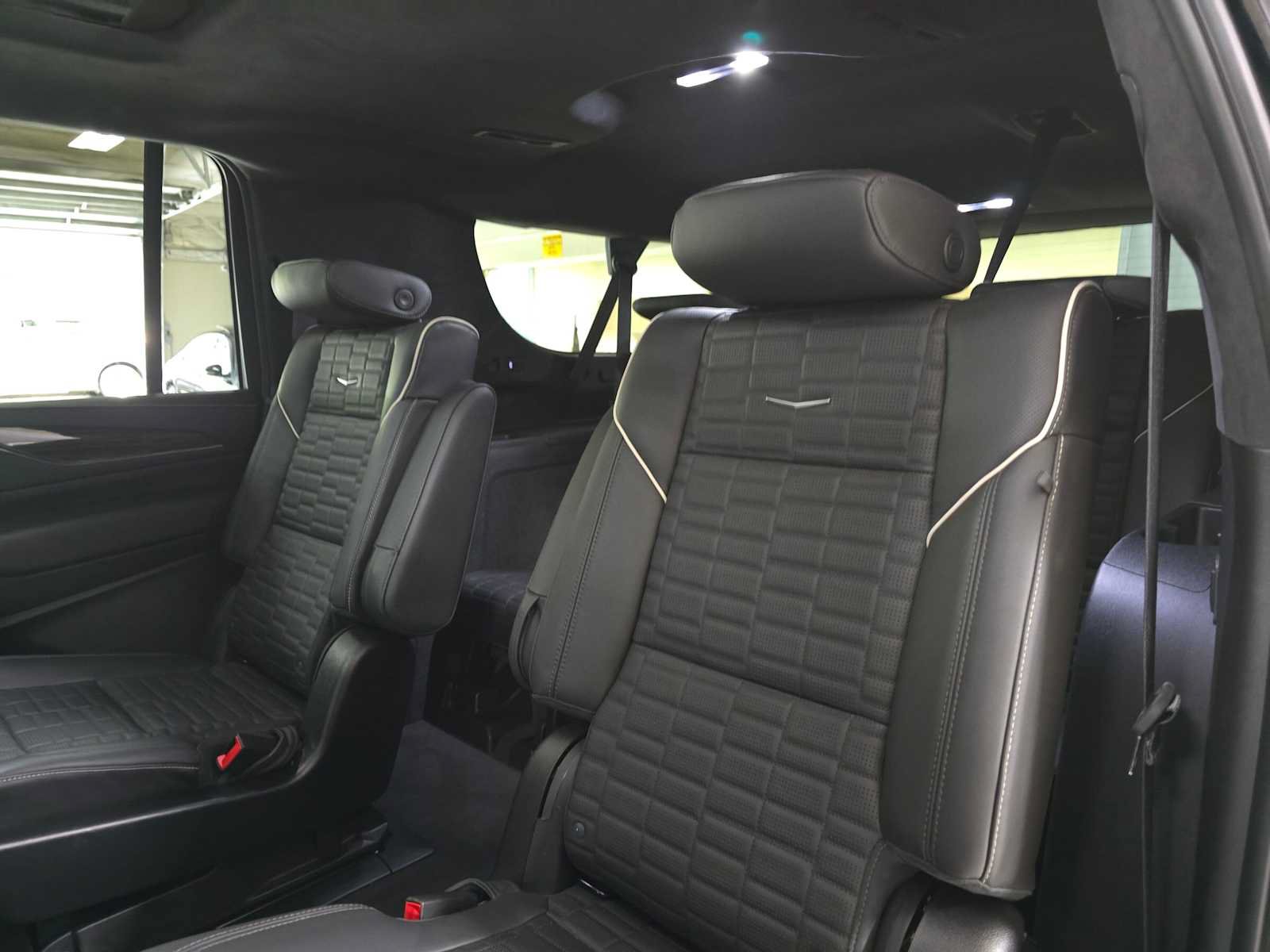 Used 2024 Cadillac Escalade ESV Premium Luxury Platinum AWD/4WD image 17