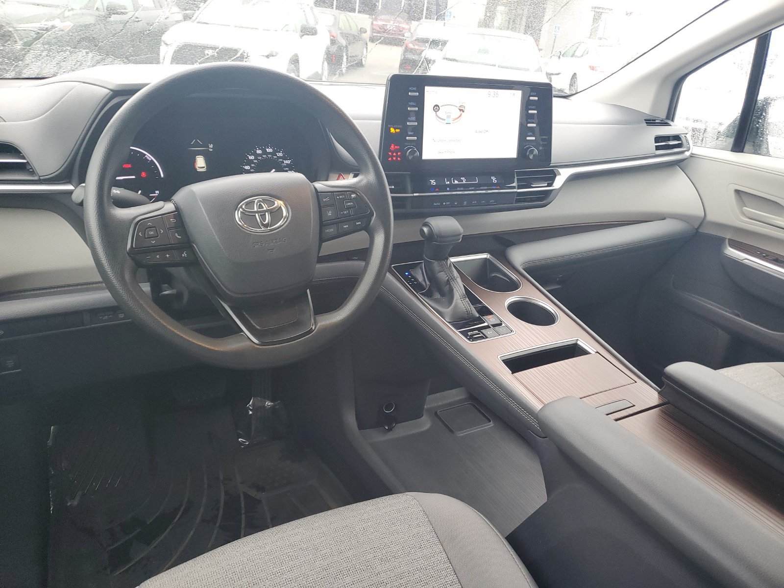 Used 2022 Toyota Sienna LE FWD image 9