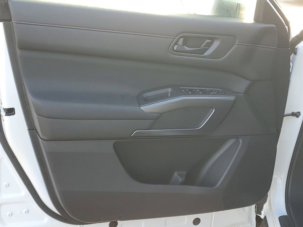 New 2025 Nissan Pathfinder Rock Creek image 10