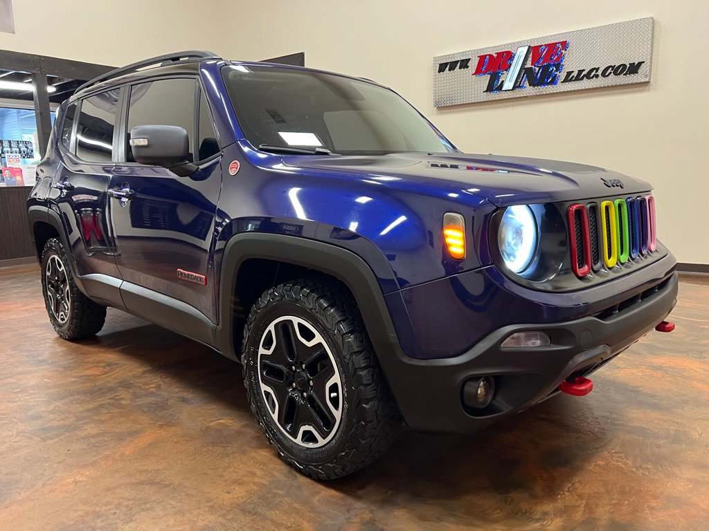 Used 2017 Jeep Renegade Trailhawk w/ Premium Trailhawk Package AWD/4WD image 3