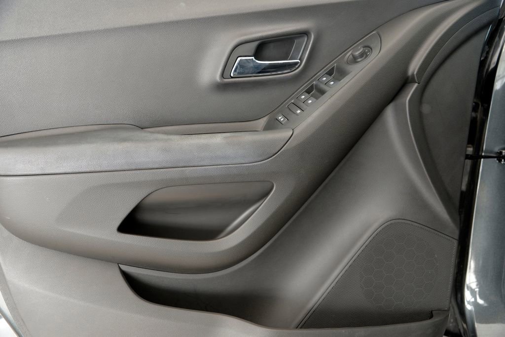 Used 2019 Chevrolet Trax LT w/ Driver Confidence Package image 14