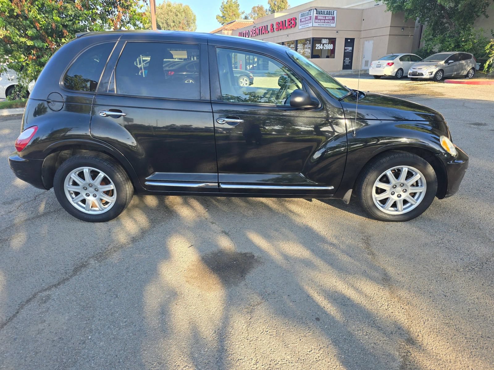 Used 2010 Chrysler PT Cruiser w/ Convenience Group FWD image 4