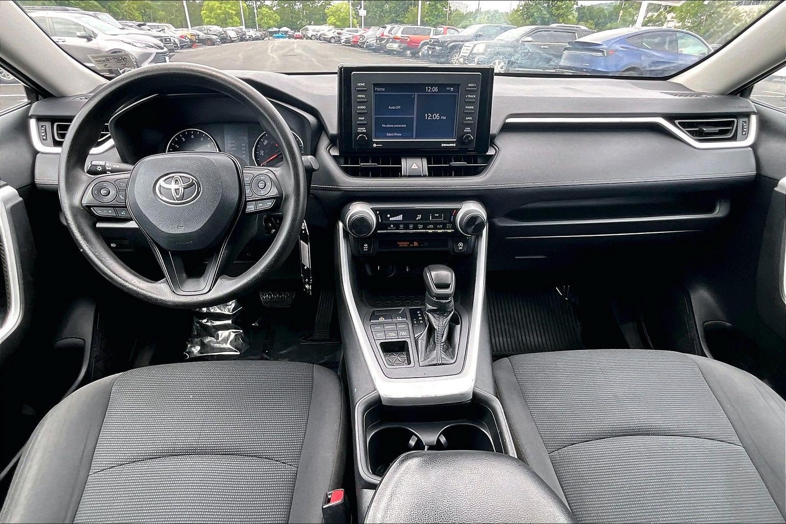 Used 2021 Toyota RAV4 LE AWD/4WD image 14