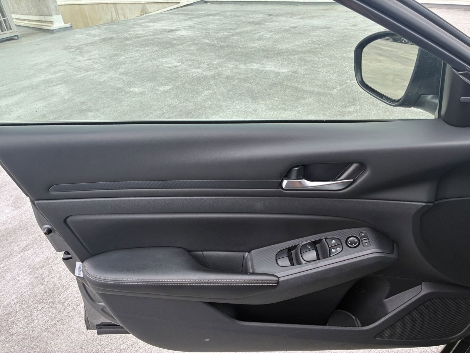 Used 2024 Nissan Altima 2.5 SV FWD image 18