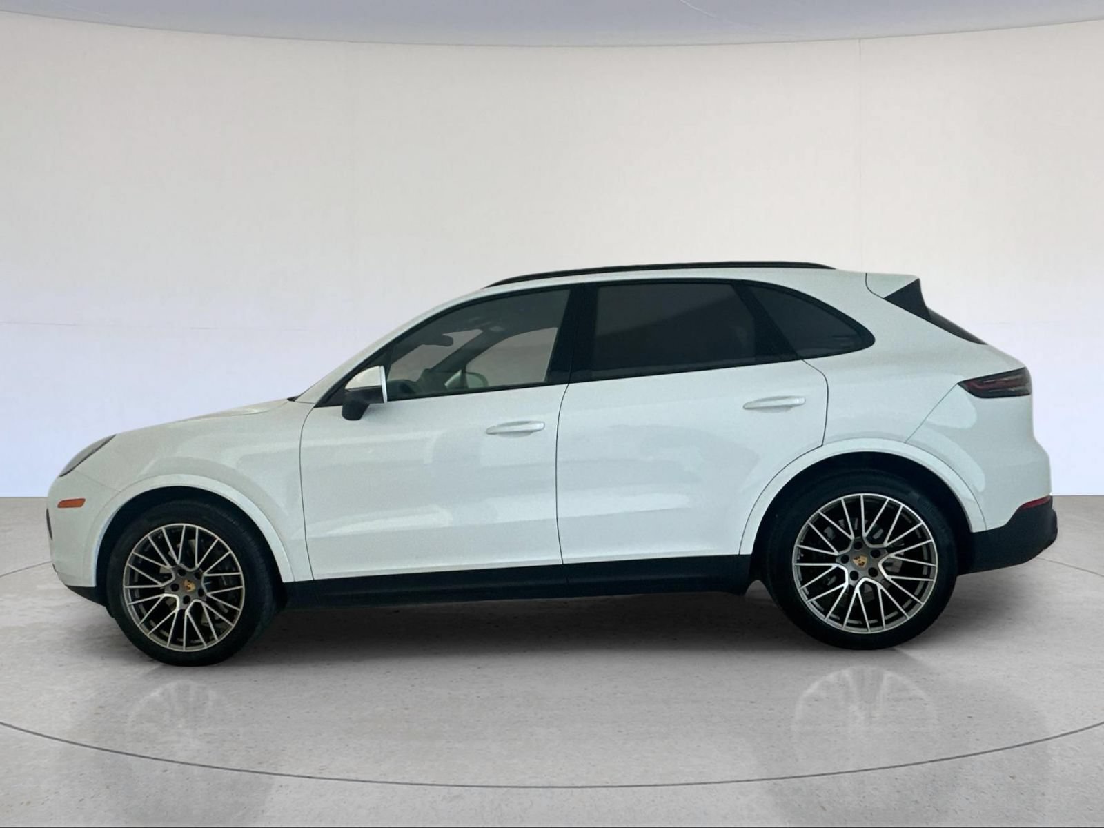 Certified 2023 Porsche Cayenne Platinum Edition AWD/4WD image 2
