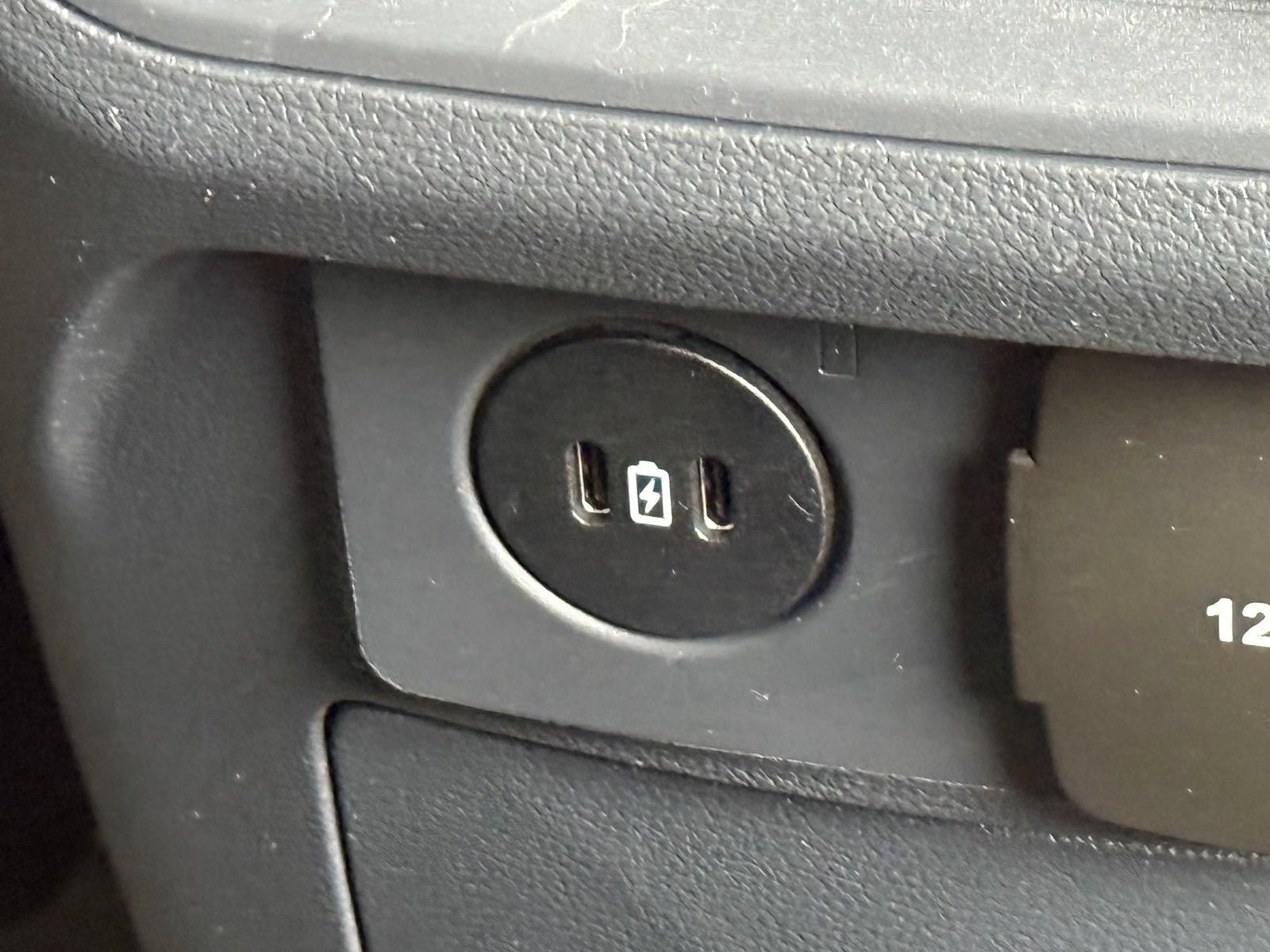 Used 2025 Ford Explorer Active AWD/4WD image 18