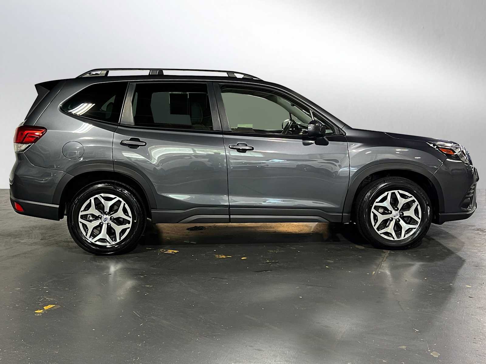 Used 2024 Subaru Forester Premium AWD/4WD image 2