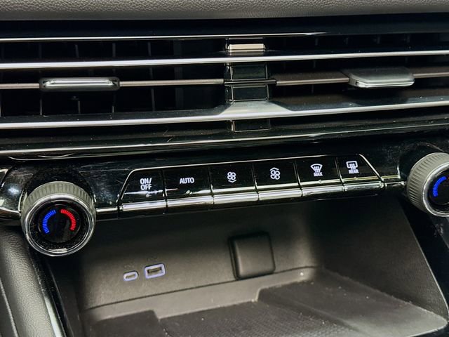 Used 2025 Chevrolet Traverse High Country image 18