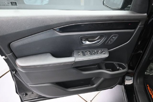 Certified 2025 Honda Pilot TrailSport image 24