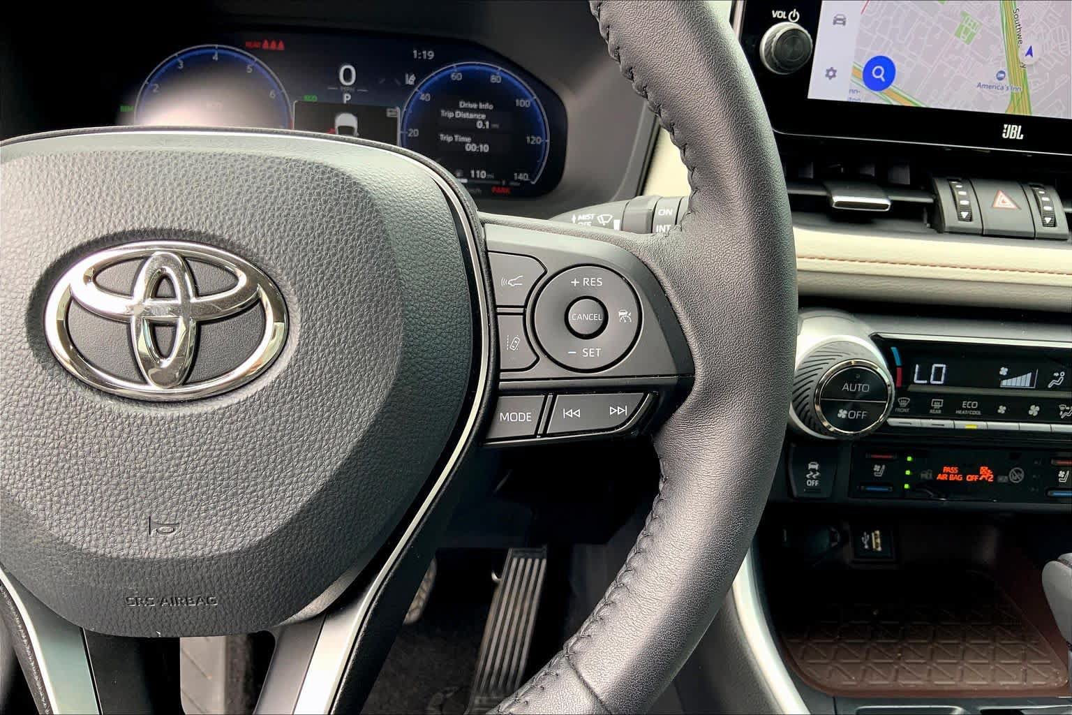 Used 2025 Toyota RAV4 Limited FWD image 25