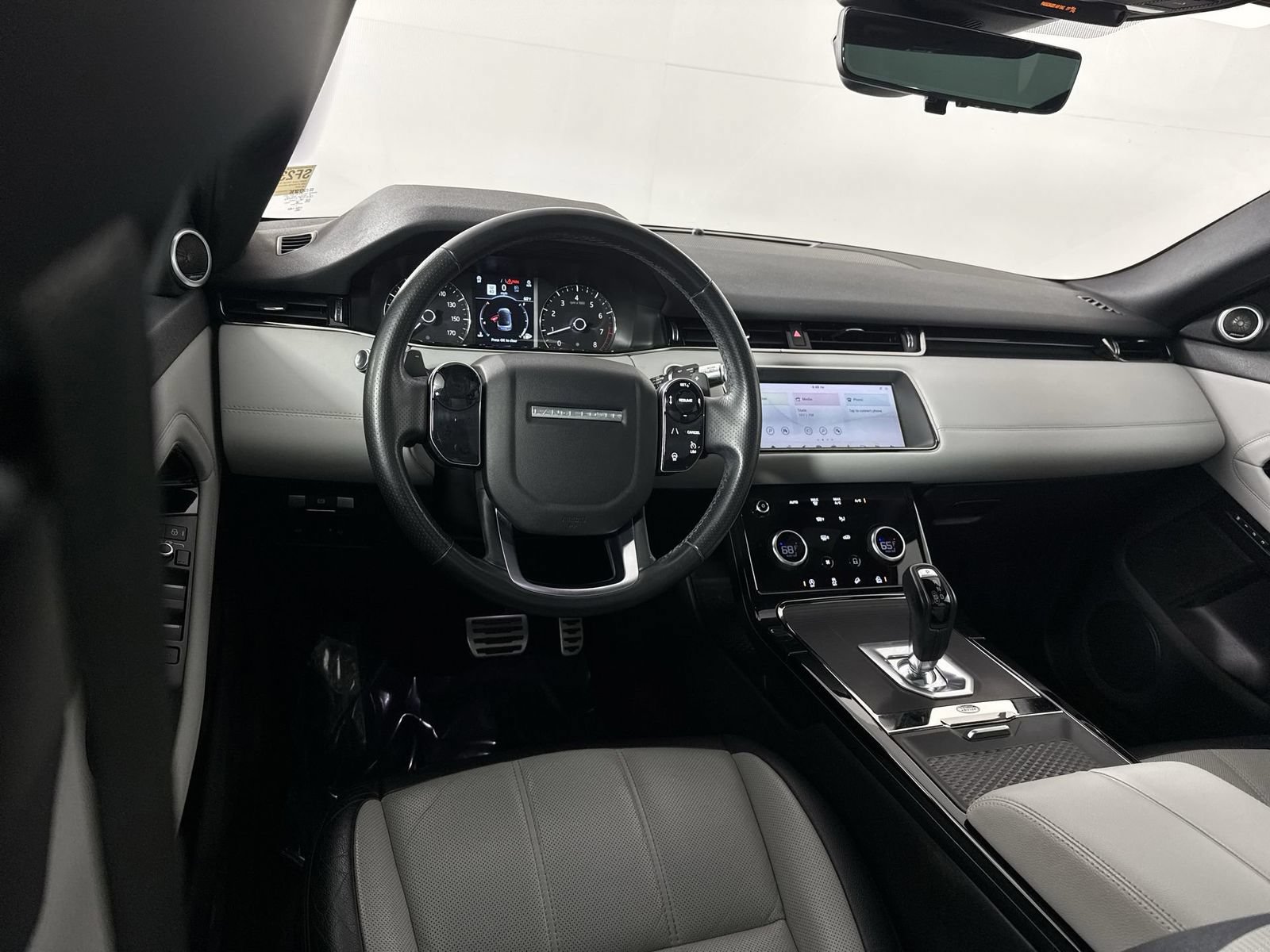 Used 2020 Land Rover Range Rover Evoque R-Dynamic S AWD/4WD image 23